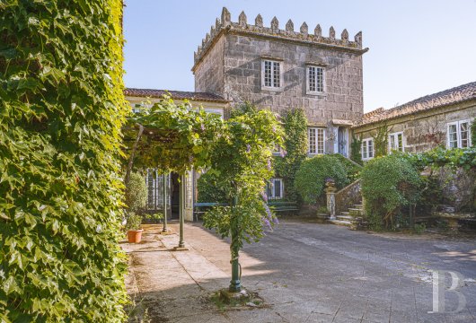  In Pontevedra, a 17th-century stately palace with Galician roots and a garden of around 1.4 hectares.